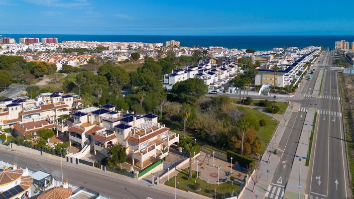 Image No.38-2 Bed Townhouse for sale