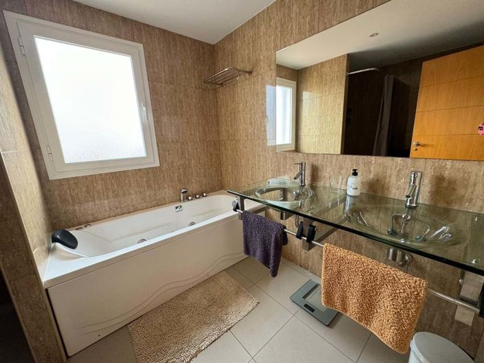 Image No.21-3 Bed Townhouse for sale