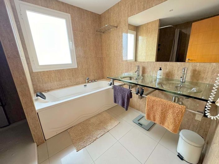 Image No.22-3 Bed Townhouse for sale