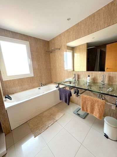 Image No.29-3 Bed Townhouse for sale