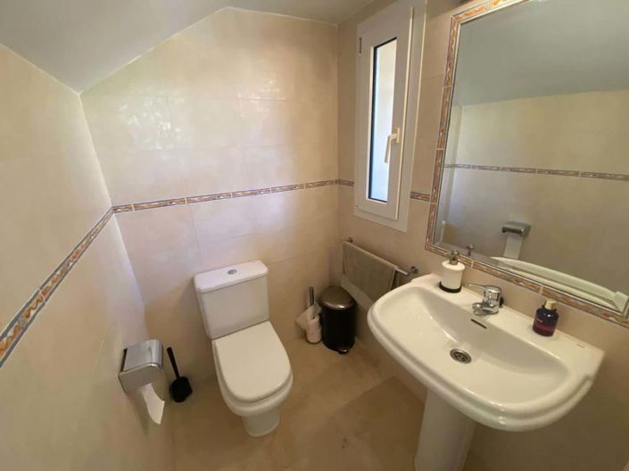 Image No.12-3 Bed Townhouse for sale