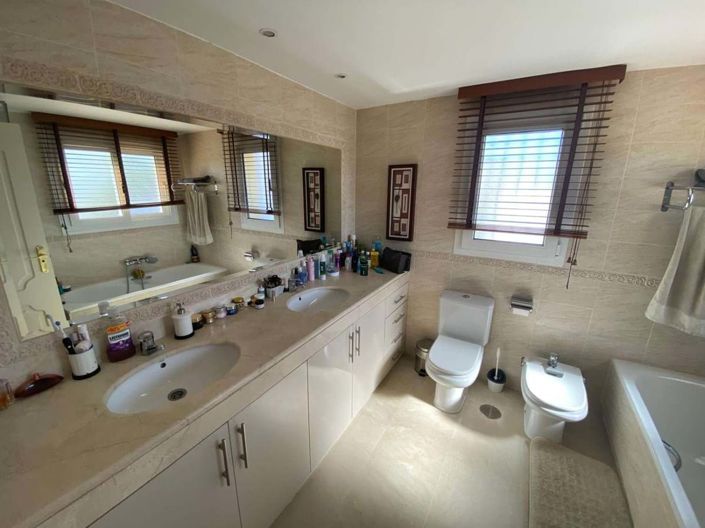 Image No.15-3 Bed Townhouse for sale