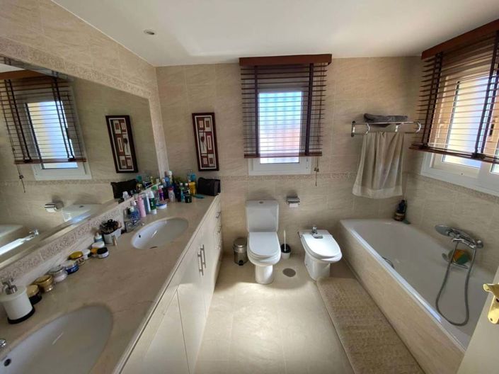 Image No.16-3 Bed Townhouse for sale