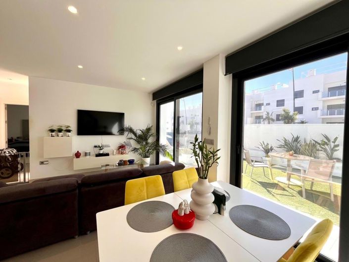 Image No.19-3 Bed Villa for sale