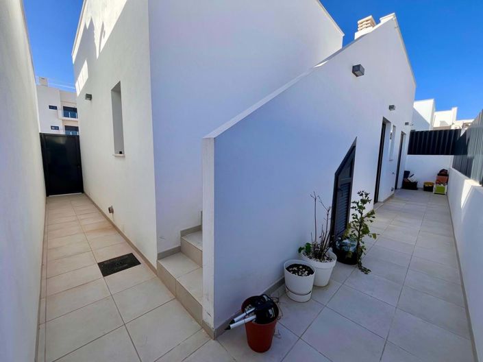 Image No.27-3 Bed Villa for sale