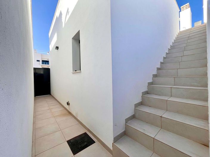 Image No.28-3 Bed Villa for sale