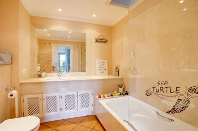 1447-611872-78d1f4f8b6655591b02d22fabb36a692d