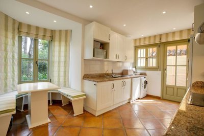 1447-611872-78d1f4f8b6655591b02d22fabb36a692d