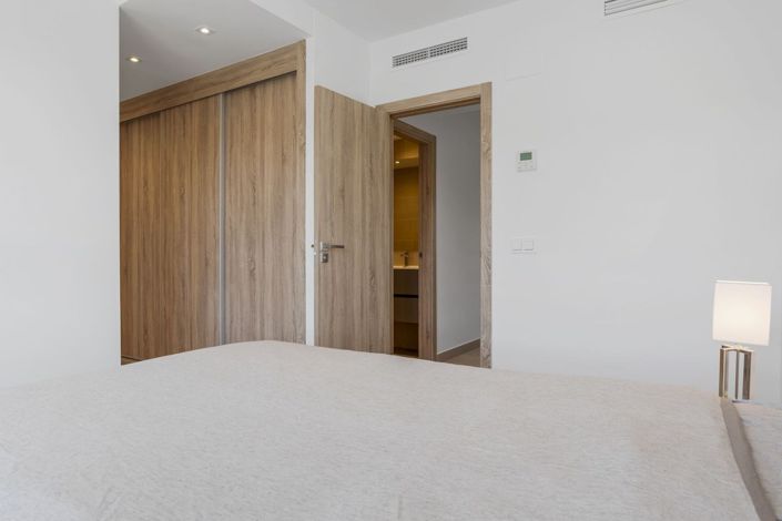 Image No.25-3 Bed Townhouse for sale