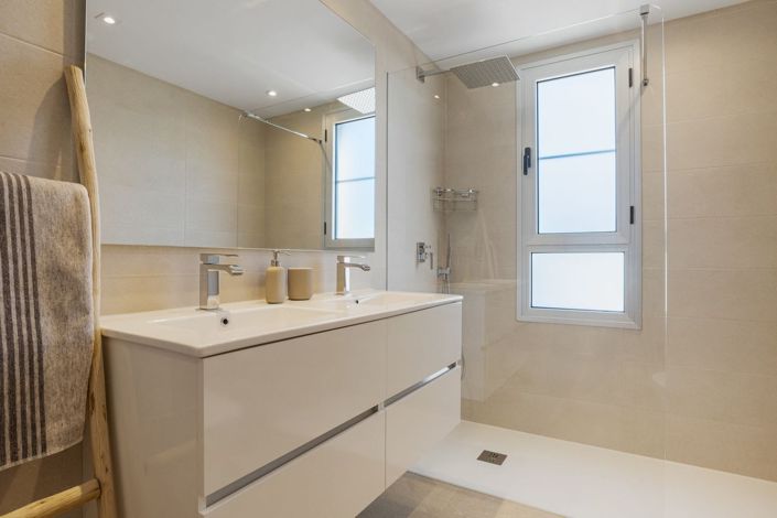 Image No.26-3 Bed Townhouse for sale