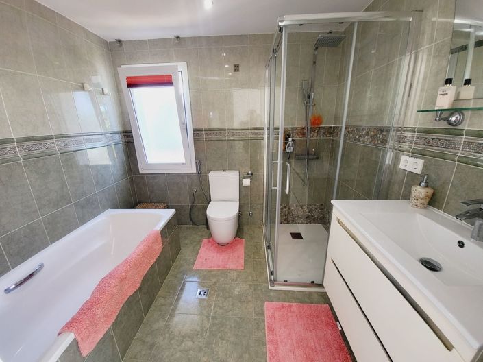 Image No.37-3 Bed Townhouse for sale