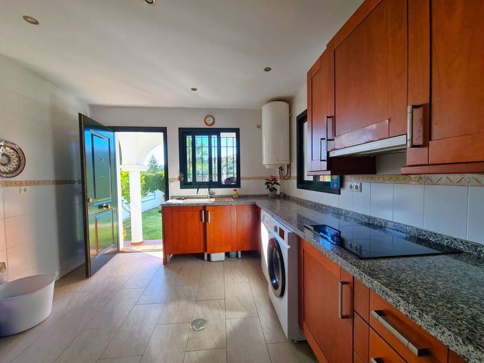 Image No.11-3 Bed Townhouse for sale