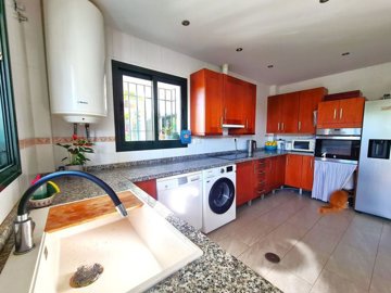 1447-611998-78d1f4f8b6655591b02d22fabb36a692d