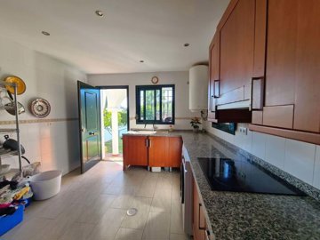 1447-611998-78d1f4f8b6655591b02d22fabb36a692d