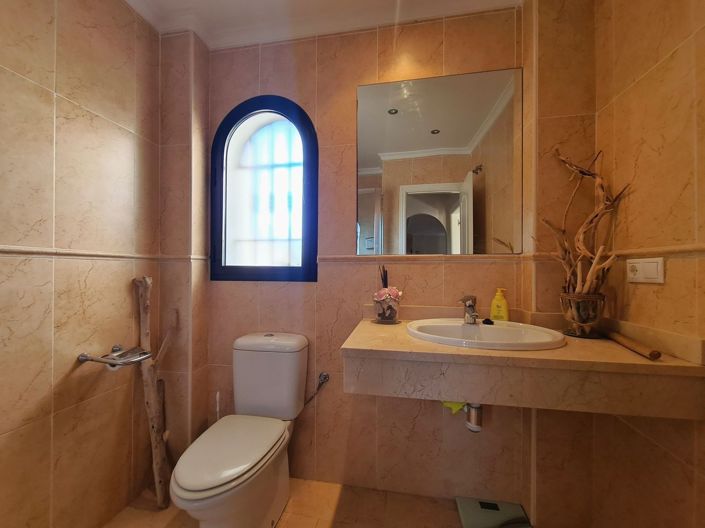 Image No.31-3 Bed Townhouse for sale