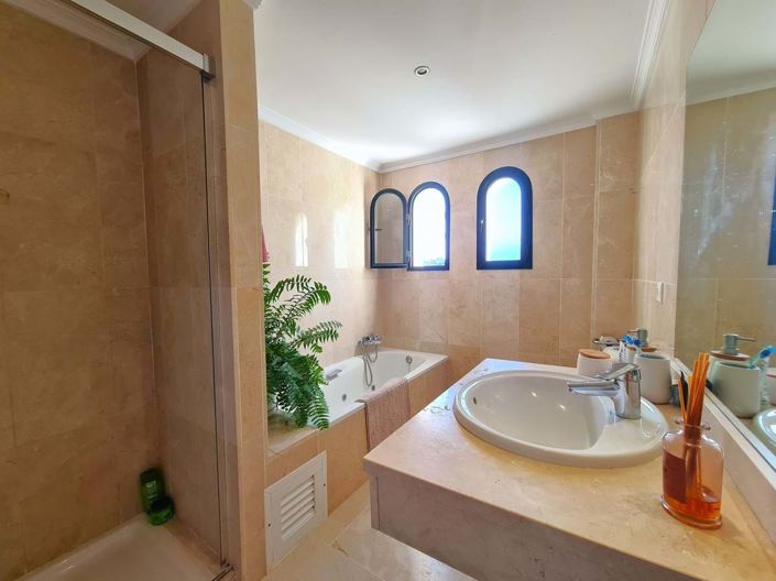 Image No.35-3 Bed Townhouse for sale