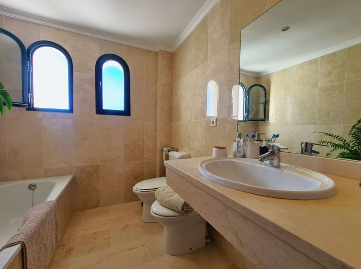 Image No.39-3 Bed Townhouse for sale