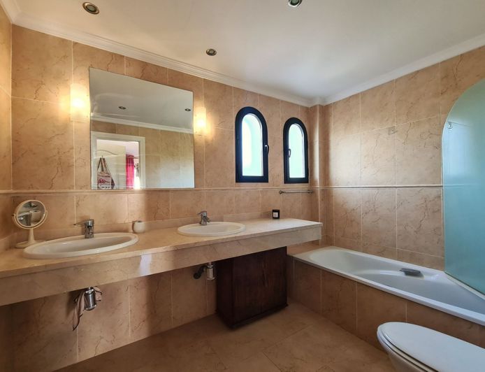 Image No.51-3 Bed Townhouse for sale