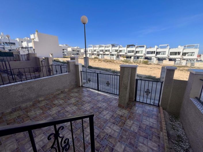 Image No.19-3 Bed Townhouse for sale