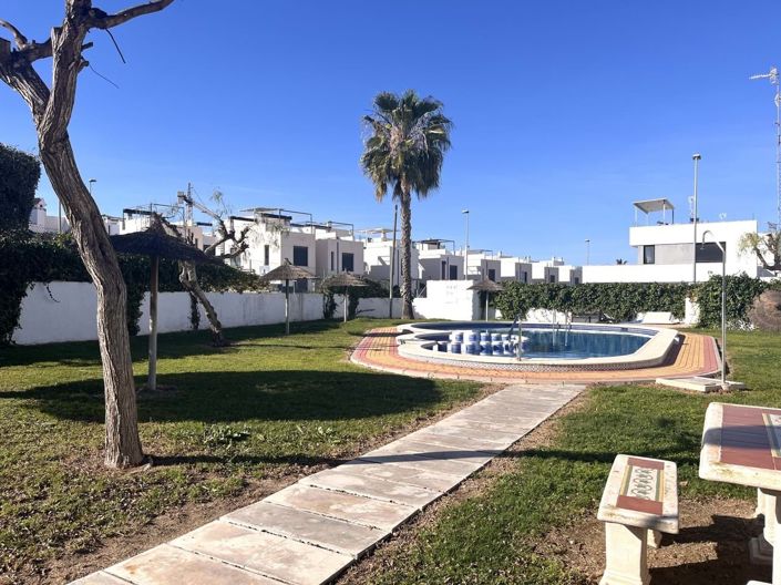 Image No.25-3 Bed Townhouse for sale