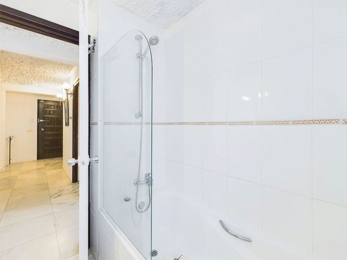 Image No.33-4 Bed Apartment for sale