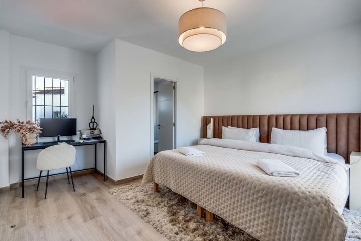 Image No.15-3 Bed Townhouse for sale