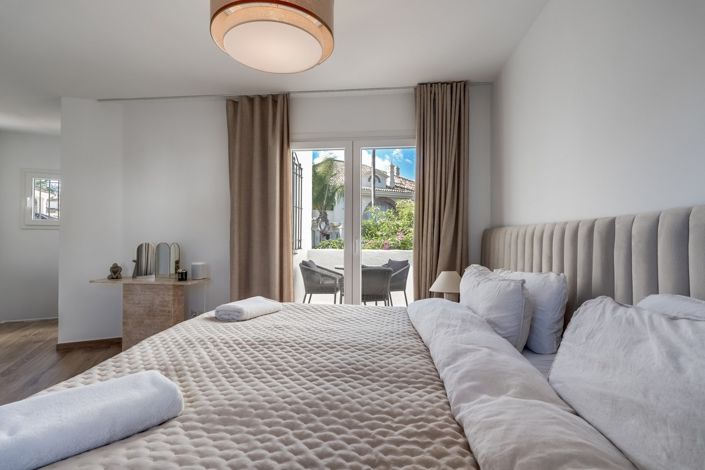 Image No.19-3 Bed Townhouse for sale