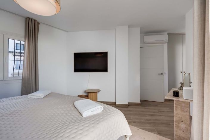 Image No.21-3 Bed Townhouse for sale