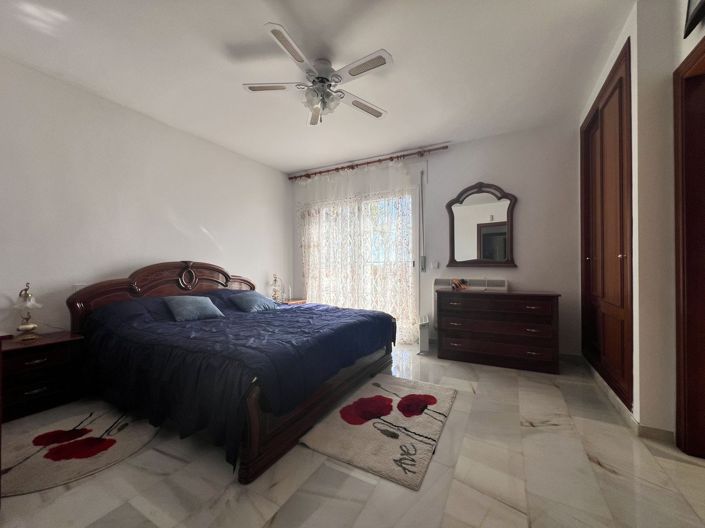 Image No.13-3 Bed Townhouse for sale