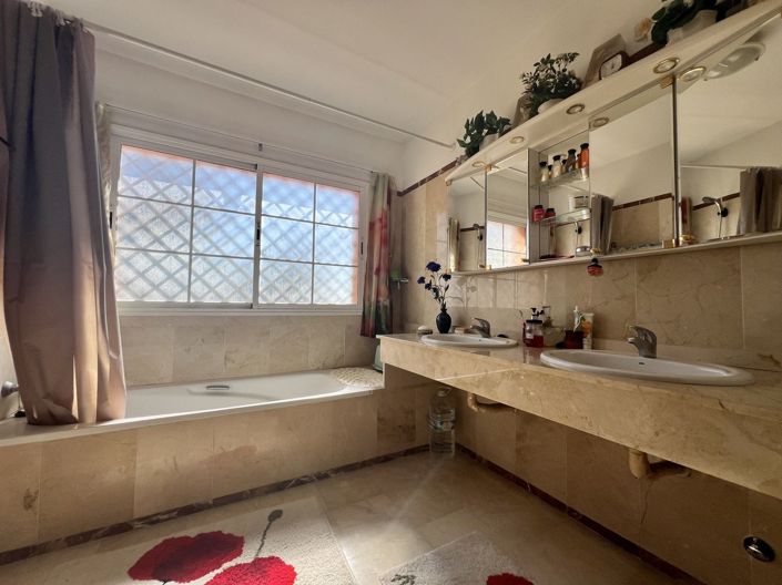 Image No.14-3 Bed Townhouse for sale