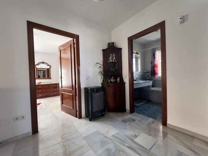 Image No.25-3 Bed Townhouse for sale