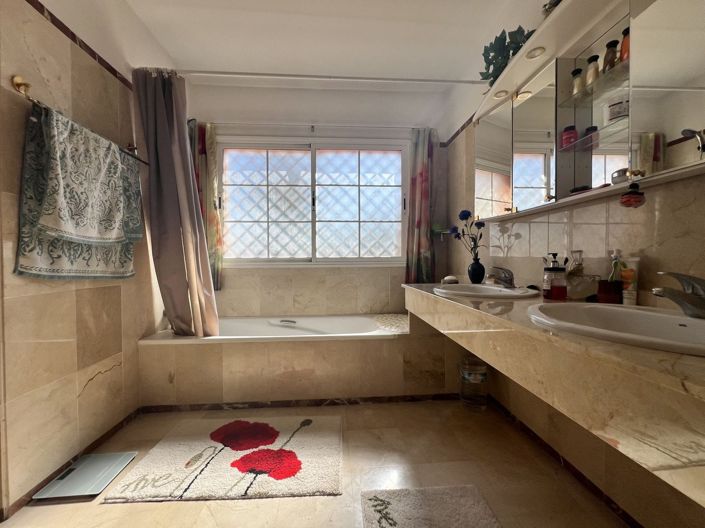 Image No.6-3 Bed Townhouse for sale