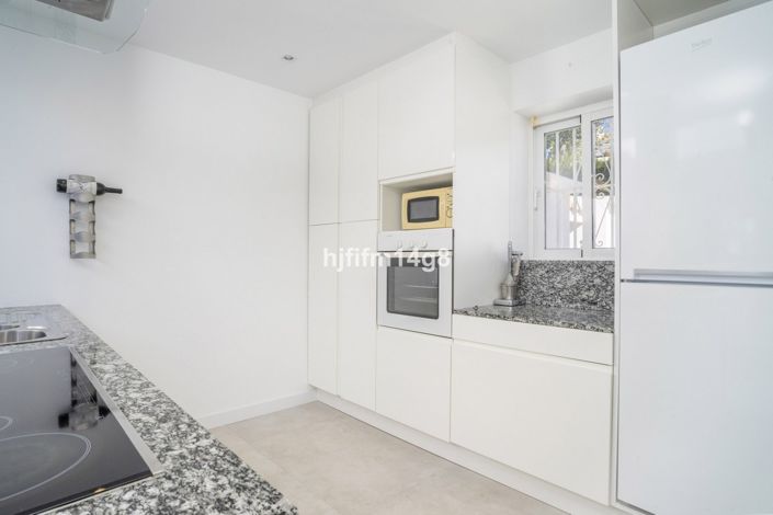 Image No.10-3 Bed Townhouse for sale