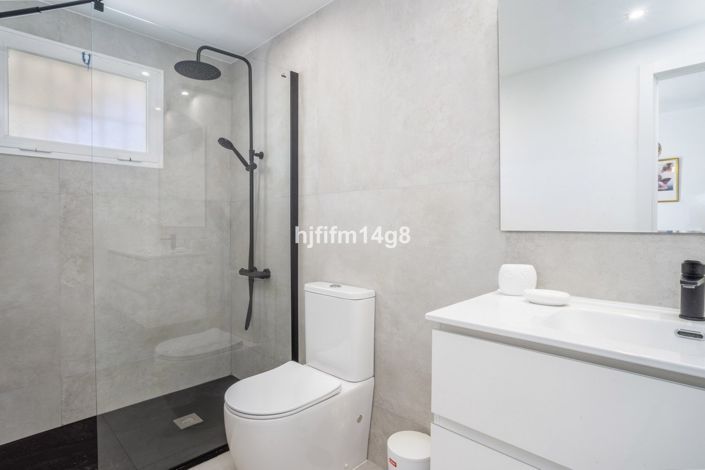 Image No.16-3 Bed Townhouse for sale