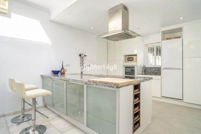 Image No.9-3 Bed Townhouse for sale