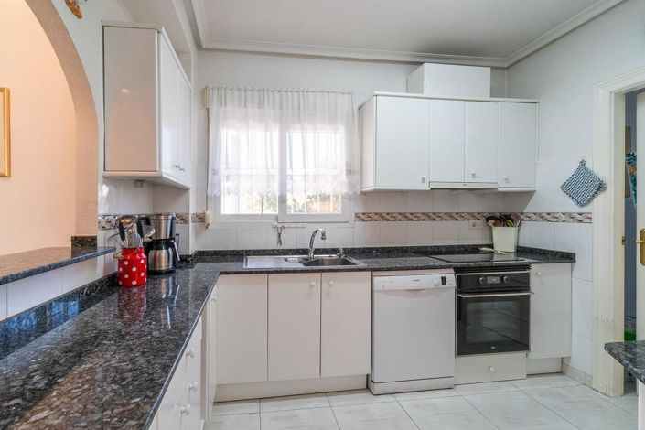 Image No.25-4 Bed Villa for sale