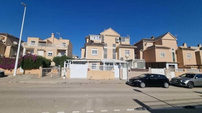 Image No.2-3 Bed Townhouse for sale