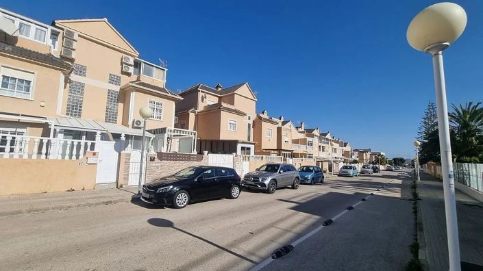 Image No.25-3 Bed Townhouse for sale