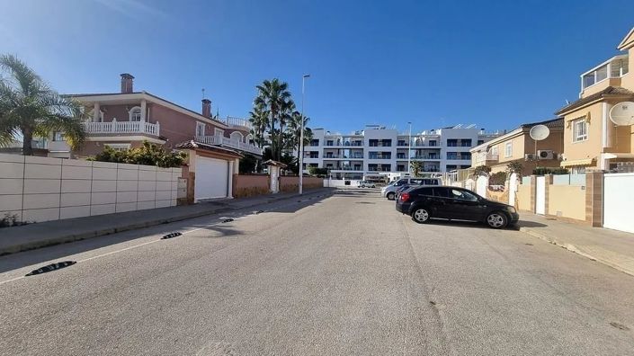 Image No.26-3 Bed Townhouse for sale