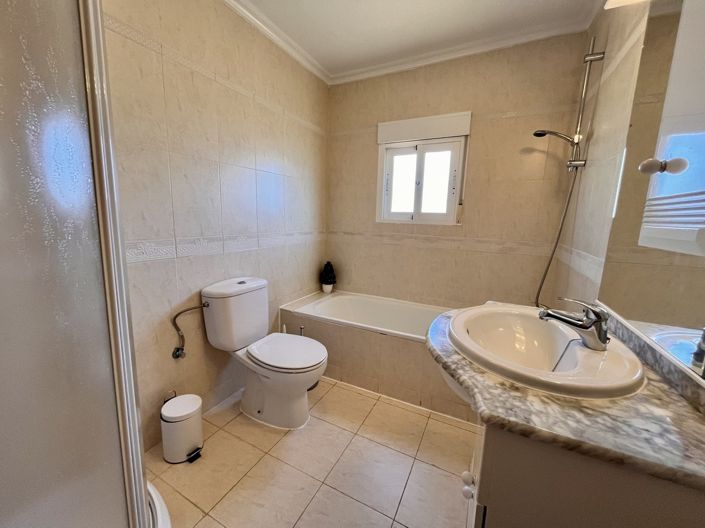 Image No.20-4 Bed Villa for sale