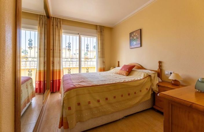 Image No.17-3 Bed Townhouse for sale