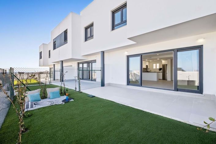 Image No.12-4 Bed Townhouse for sale