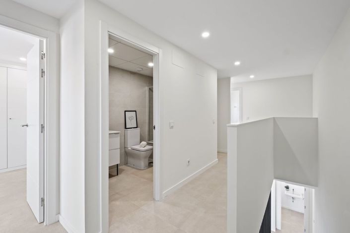 Image No.13-4 Bed Townhouse for sale