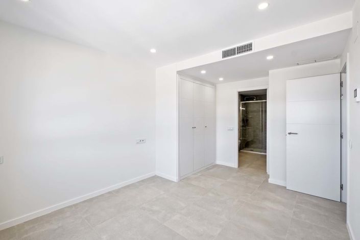 Image No.16-4 Bed Townhouse for sale