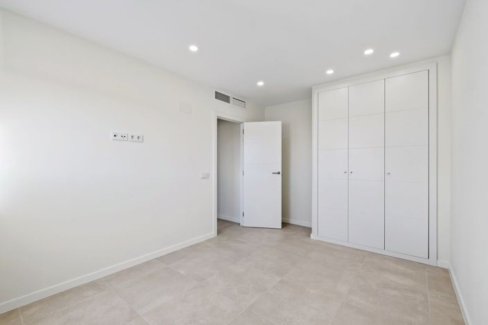 Image No.21-4 Bed Townhouse for sale