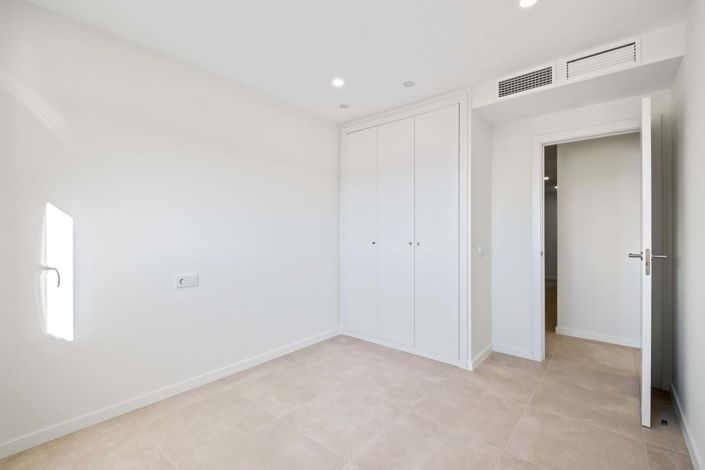 Image No.23-4 Bed Townhouse for sale