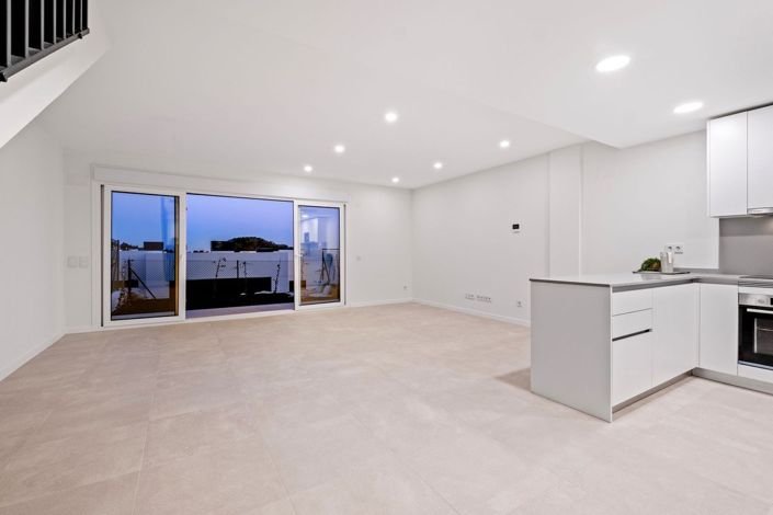 Image No.26-4 Bed Townhouse for sale