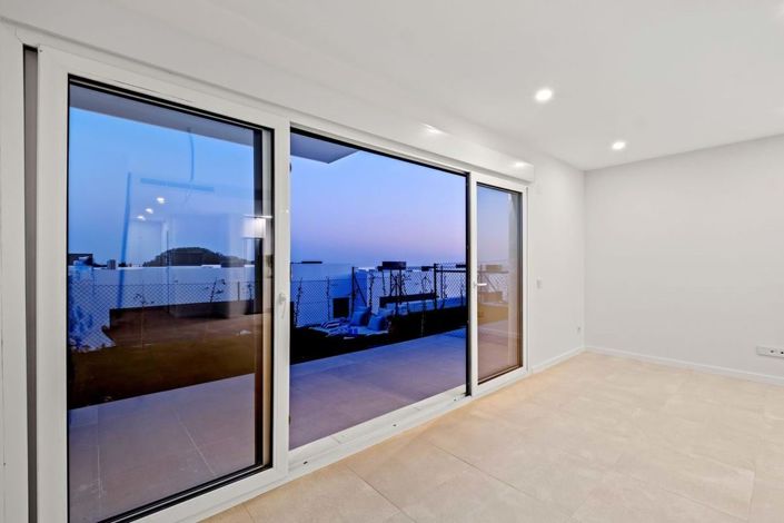 Image No.27-4 Bed Townhouse for sale