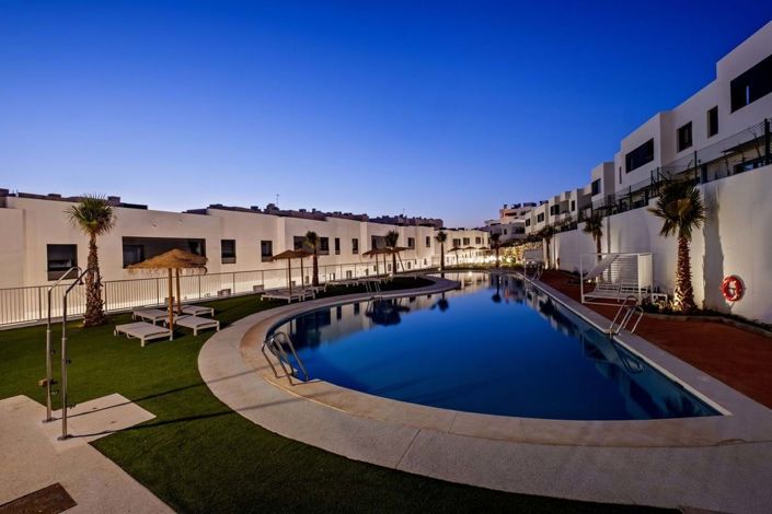 Image No.32-4 Bed Townhouse for sale