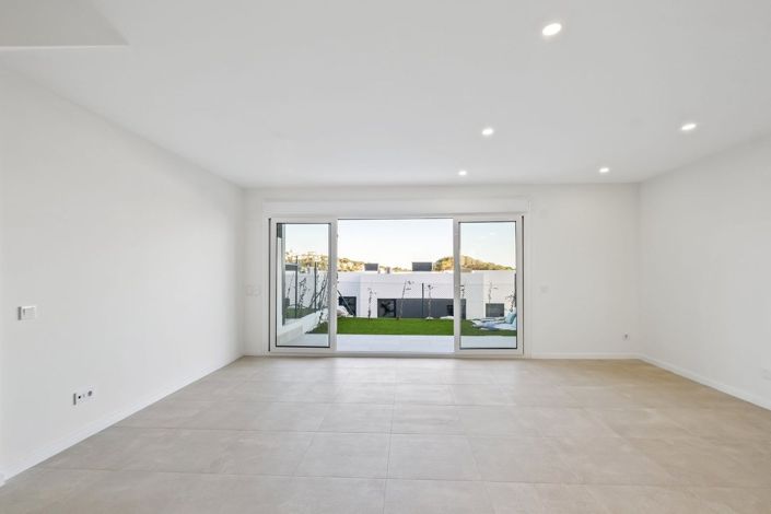 Image No.7-4 Bed Townhouse for sale